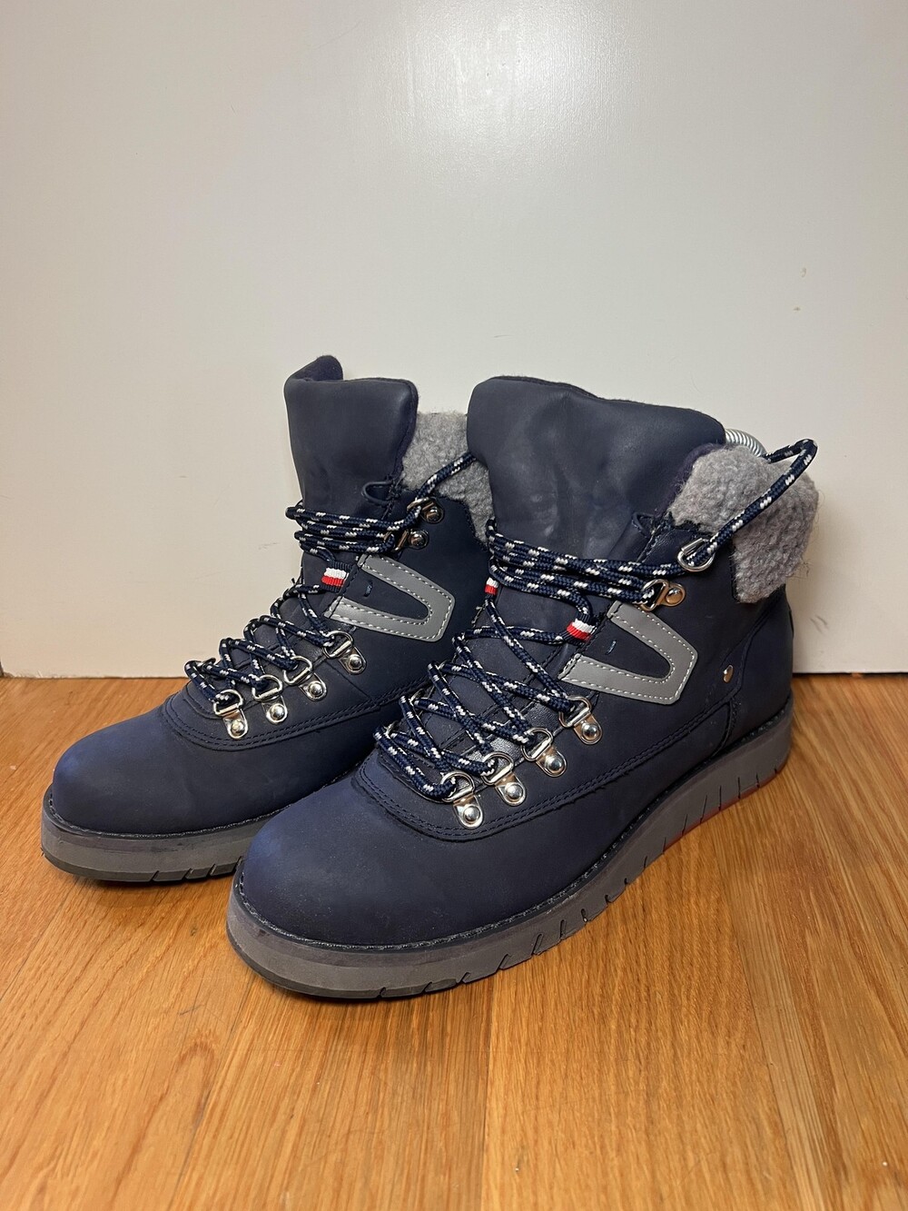 Tommy Hilfiger Boots Womens Size 6.5 Navy Gray Faux Fur Hiker Winter TWHAYET